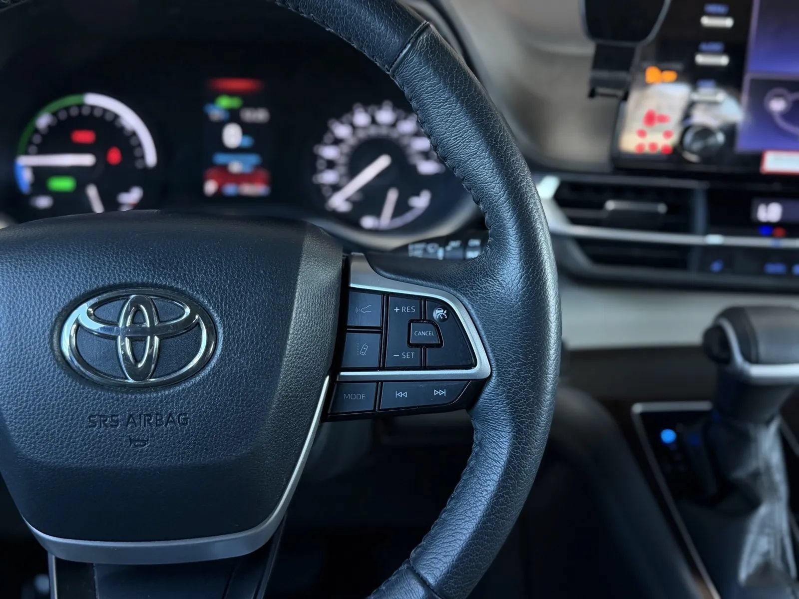 Used 2022 Toyota Sienna XLE FWD image 25