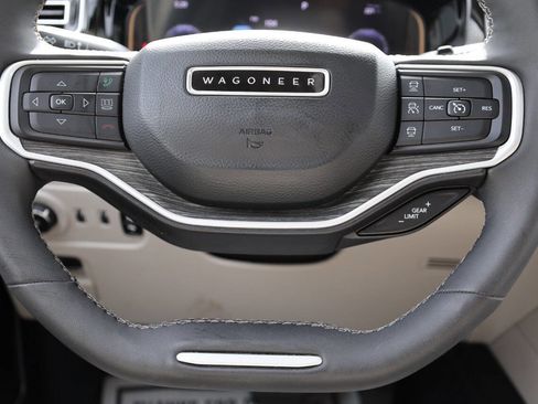 Used 2022 Jeep Wagoneer Series III w/ Premium Group I image 19