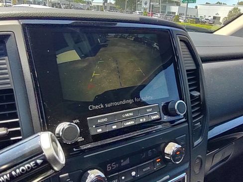 Used 2022 Nissan Titan SV w/ SV Convenience Package image 24