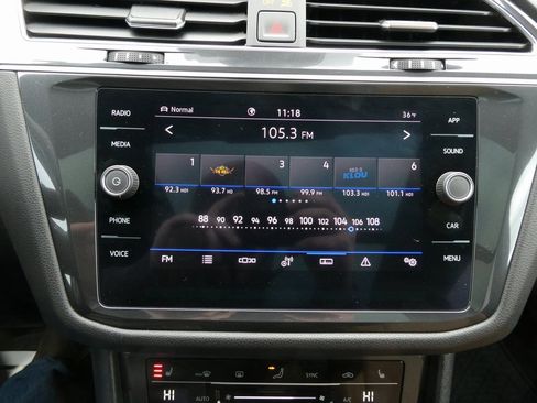 Used 2022 Volkswagen Tiguan SE w/ Panoramic Sunroof Package image 26