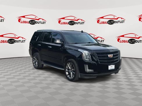 Used 2019 Cadillac Escalade Luxury w/ Escalade Sport Edition AWD/4WD image 3