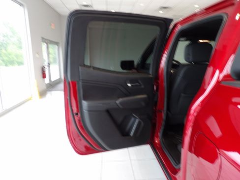 Used 2024 Chevrolet Colorado LT w/ LT Convenience Package III AWD/4WD image 17