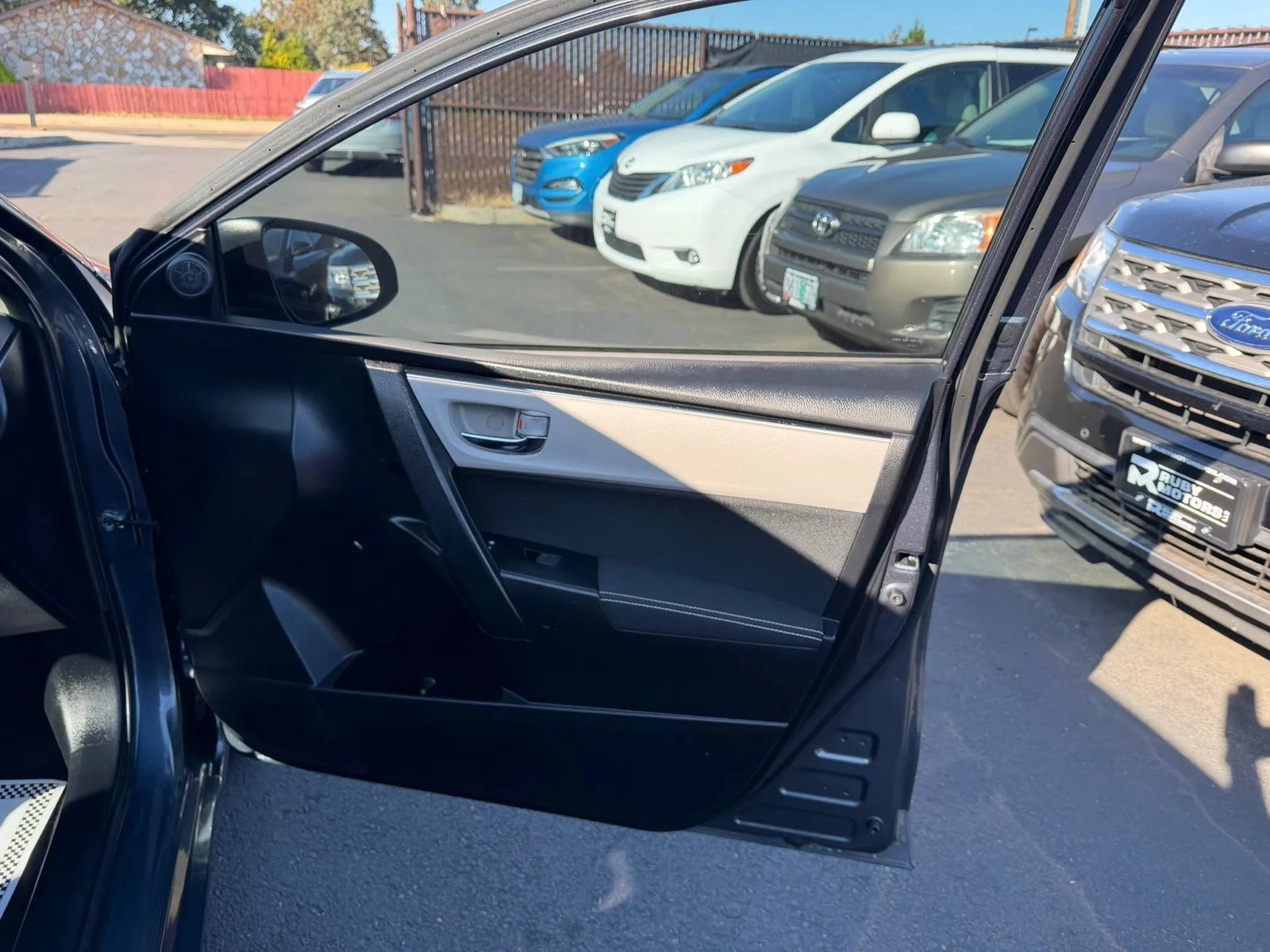 Used 2017 Toyota Corolla LE FWD image 14