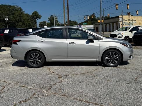 Used 2021 Nissan Versa SV FWD image 2
