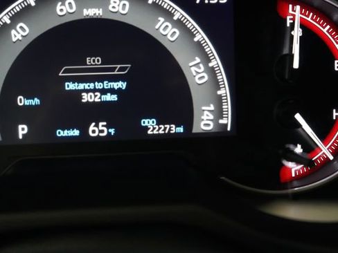Used 2023 Toyota RAV4 LE AWD/4WD image 25