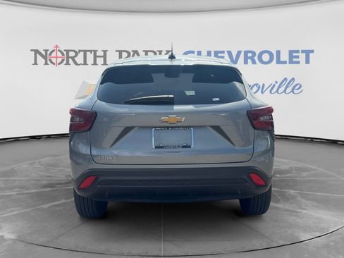 Used 2024 Chevrolet Trax LS w/ Driver Confidence Package FWD image 6