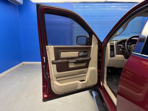 Used 2014 RAM 1500 Laramie w/ Convenience Group image 10