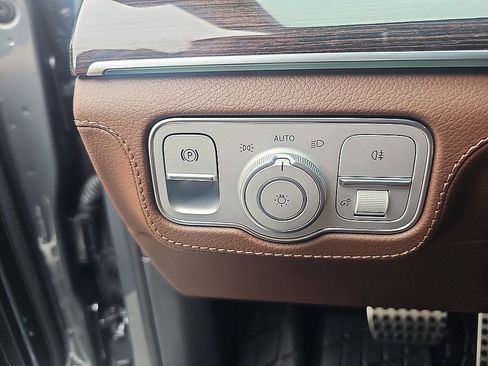 Used 2026 Mercedes-Benz GLS 450 4MATIC image 15