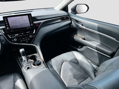 Used 2022 Toyota Camry XSE FWD image 22