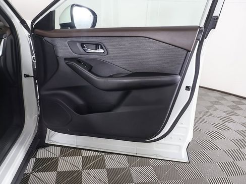 Used 2023 Nissan Rogue SV image 21