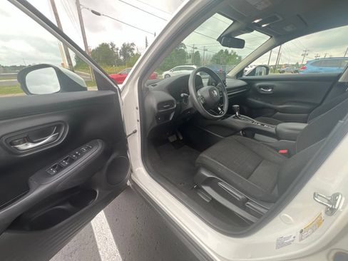 Used 2024 Honda HR-V LX image 9