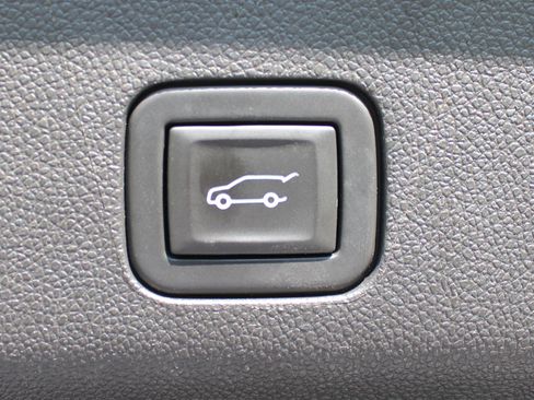 Used 2023 Chevrolet Suburban LT image 9