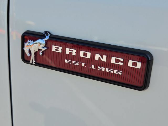 Used 2026 Ford Bronco Outer Banks w/ Sasquatch Package AWD/4WD image 32
