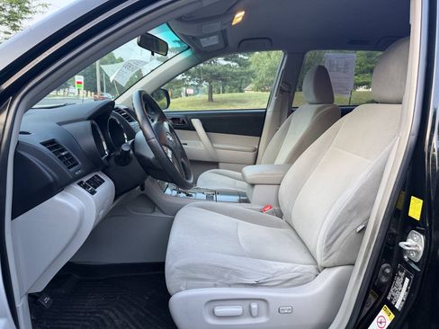 Used 2010 Toyota Highlander 2WD image 16