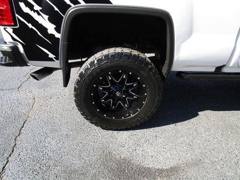 Used 2017 GMC Sierra 1500 SLE image 27