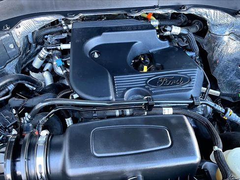 Used 2020 Ford Explorer XLT w/ Equipment Group 202A image 33