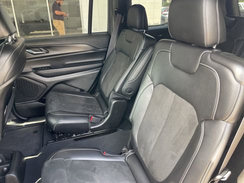 Used 2025 Jeep Grand Cherokee L Altitude RWD image 12