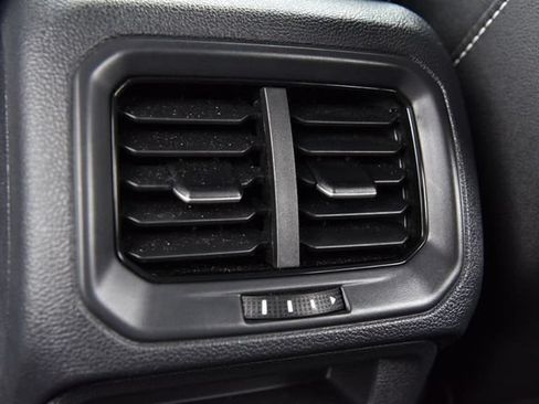 Used 2024 Volkswagen Taos SE w/ MDO Package FWD image 22
