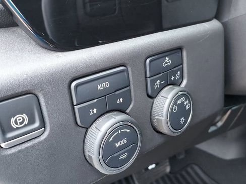 Used 2025 Chevrolet Silverado 1500 LT image 12