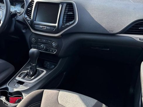 Used 2014 Jeep Cherokee Latitude w/ Cold Weather Group AWD/4WD image 57