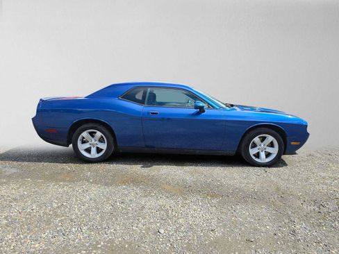 Used 2010 Dodge Challenger R/T RWD image 2