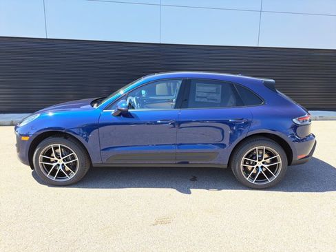 Certified 2025 Porsche Macan image 2