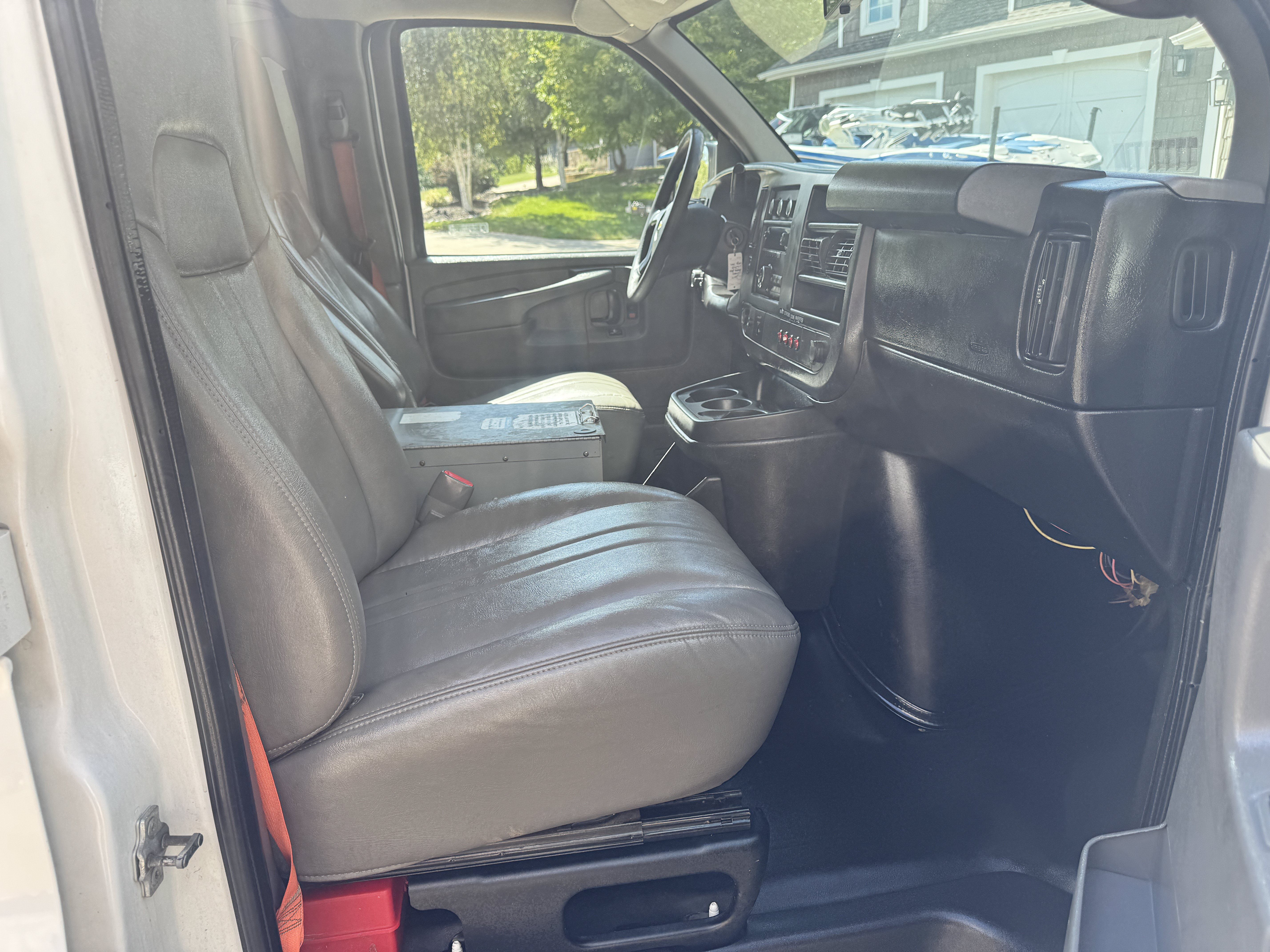 Used 2014 Chevrolet Express 2500 RWD image 18
