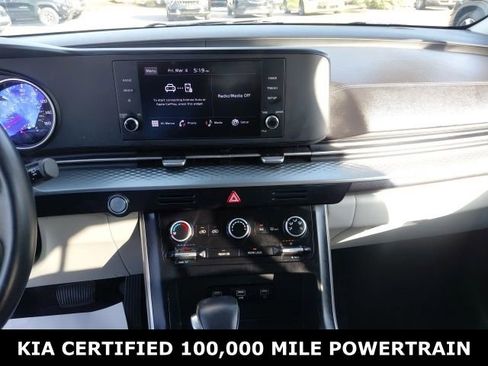 Used 2024 Kia Carnival LX image 12