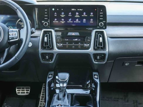 Certified 2023 Kia Sorento SX Prestige AWD/4WD image 13
