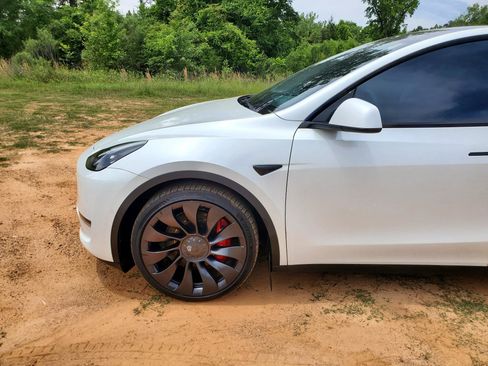 Used 2022 Tesla Model Y Performance AWD/4WD image 5