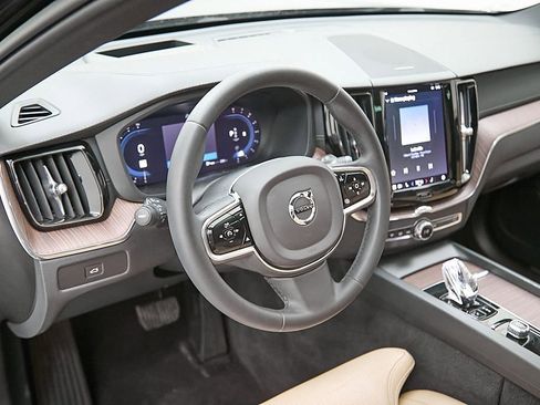 Certified 2023 Volvo XC60 B5 Ultimate w/ Protection Package Premier image 13