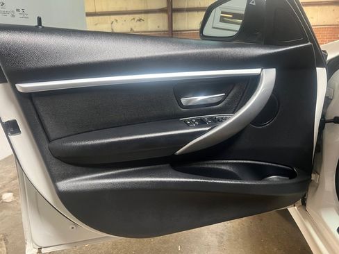 Used 2018 BMW 330i Sedan image 25