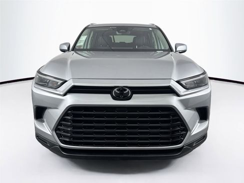 Certified 2025 Toyota Grand Highlander XLE image 9