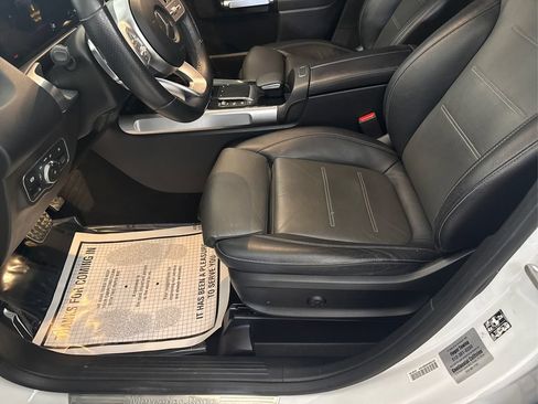 Used 2021 Mercedes-Benz GLB 250 image 29