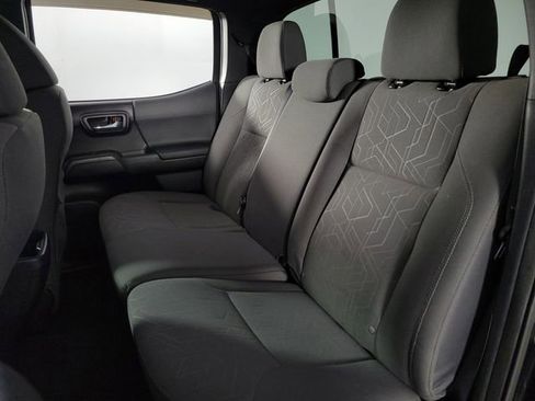 Used 2017 Toyota Tacoma TRD Off-Road AWD/4WD image 18