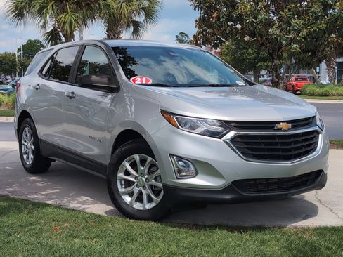 Used 2021 Chevrolet Equinox LS FWD image 2