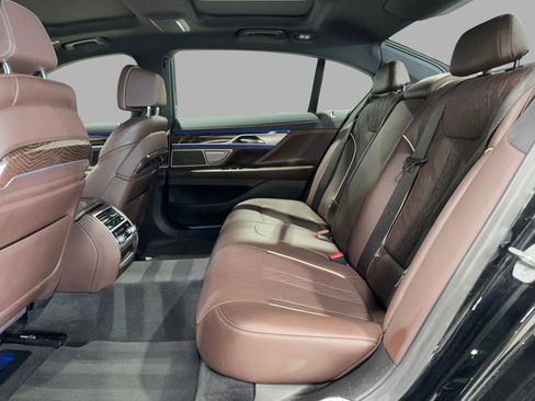 Used 2022 BMW 750i xDrive w/ M Sport Package image 19