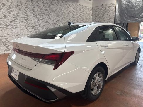 New 2026 Hyundai Elantra SE FWD image 7