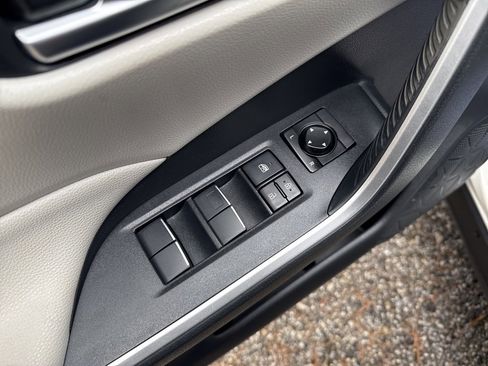 Used 2019 Toyota RAV4 XLE Premium image 11