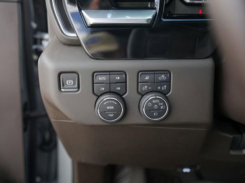 Used 2025 Chevrolet Silverado 3500 LTZ image 18