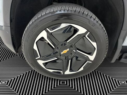Certified 2026 Chevrolet Silverado EV LT AWD/4WD image 9