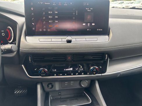 Used 2026 Nissan Rogue SL FWD image 17