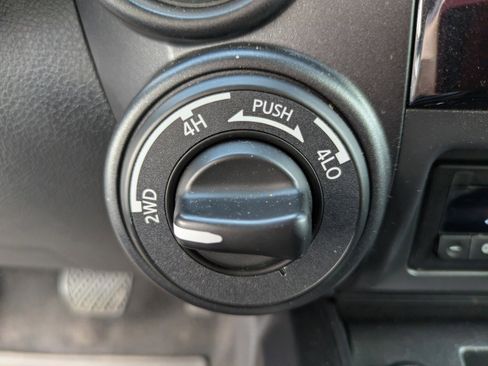 Used 2021 Nissan Titan PRO-4X w/ Pro-4x Convenience Package image 26