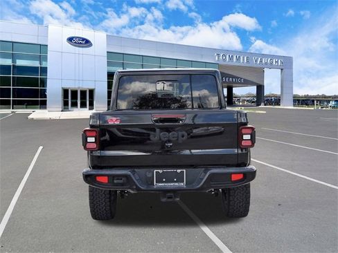 Used 2022 Jeep Gladiator Overland image 3