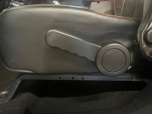 Used 2018 Jeep Wrangler Unlimited Sahara w/ Connectivity Group image 12