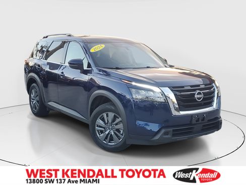 Used 2024 Nissan Pathfinder SV image 1