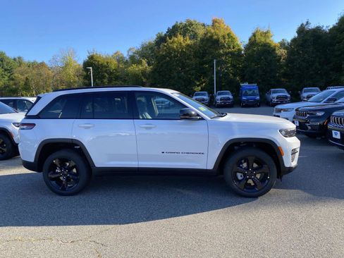 New 2025 Jeep Grand Cherokee Limited w/ Black Appearance Package image 2
