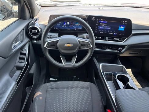 Used 2025 Chevrolet Equinox LT FWD image 13