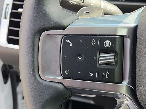 Used 2024 Land Rover Discovery S image 23