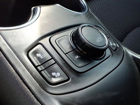 Used 2024 GMC Terrain SLE w/ Driver Convenience Package image 16